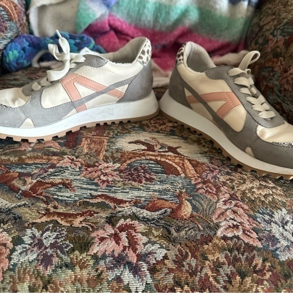 DV by Dolce Vita Muzio Gray Pink Sneaker size 7.5